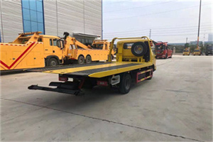 双塔非事故拖车